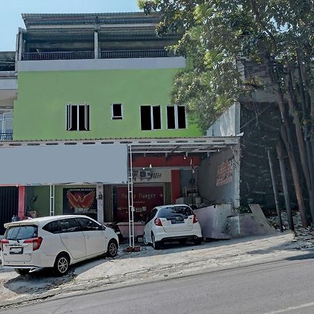 Oyo Life 92877 Hotel Rainbow 7296 세마랑 외부 사진