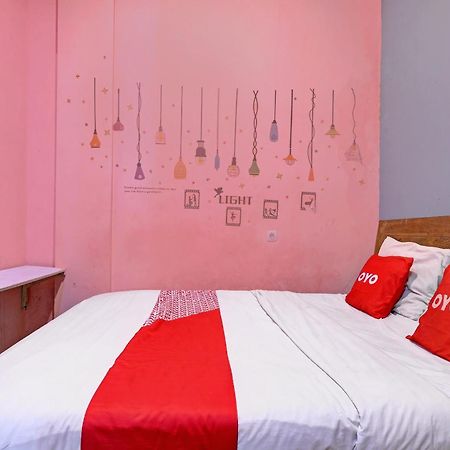 Oyo Life 92877 Hotel Rainbow 7296 세마랑 외부 사진