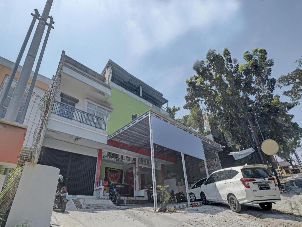 Oyo Life 92877 Hotel Rainbow 7296 세마랑 외부 사진