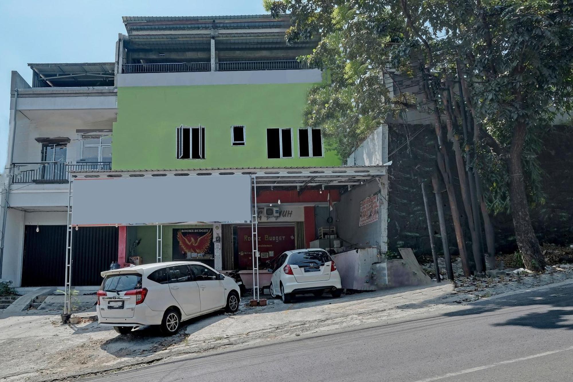 Oyo Life 92877 Hotel Rainbow 7296 세마랑 외부 사진