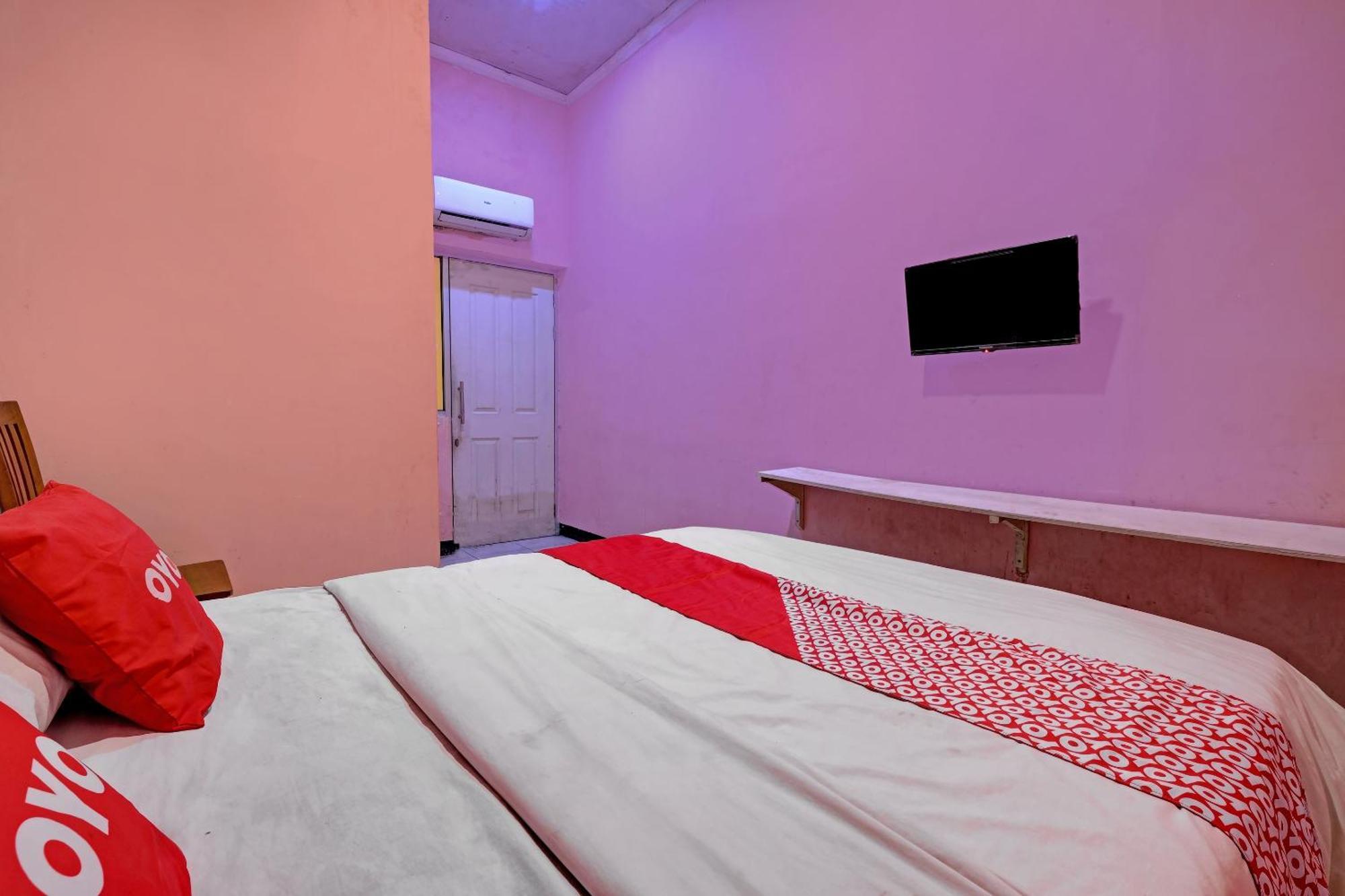 Oyo Life 92877 Hotel Rainbow 7296 세마랑 외부 사진