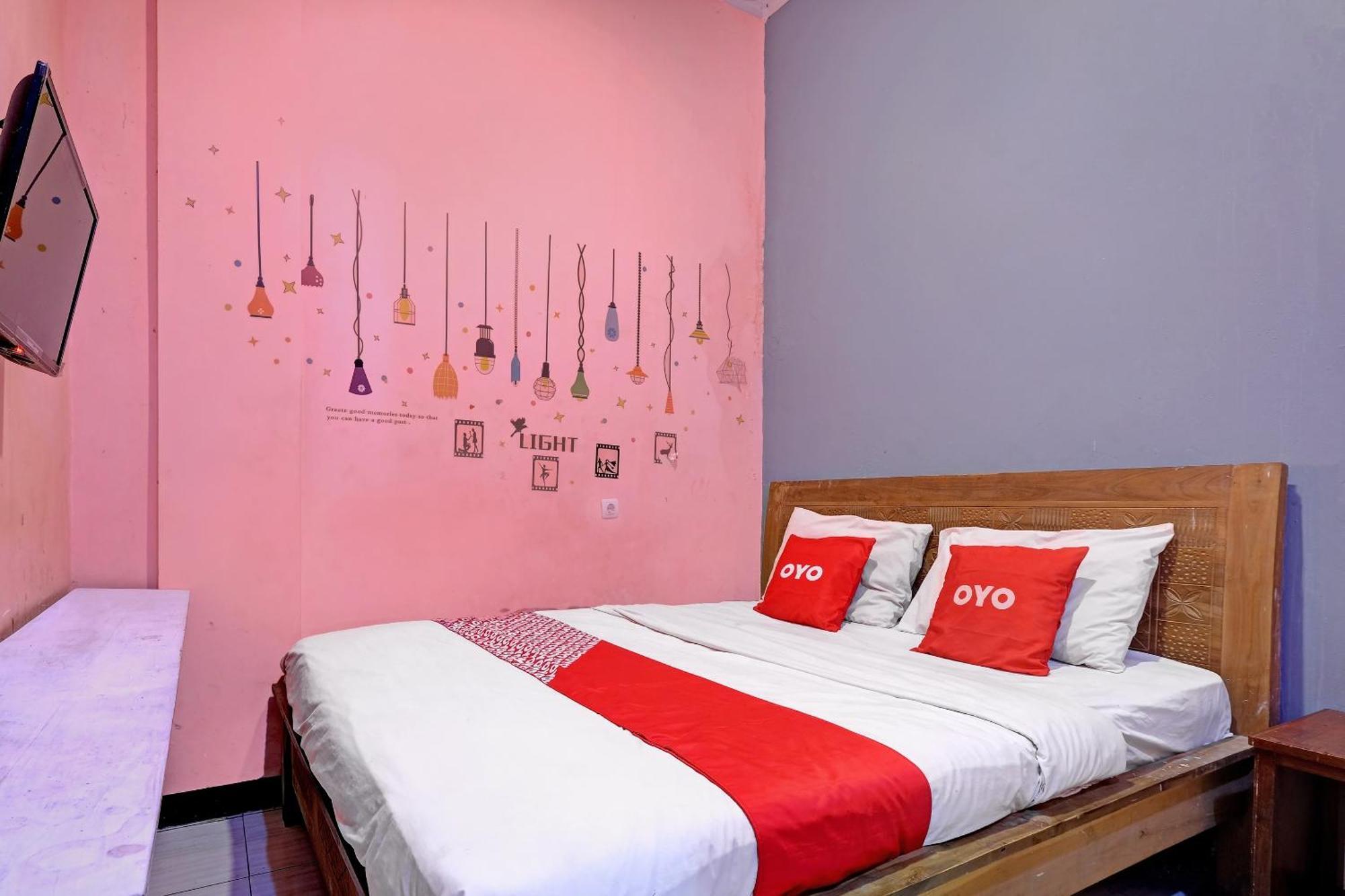 Oyo Life 92877 Hotel Rainbow 7296 세마랑 외부 사진