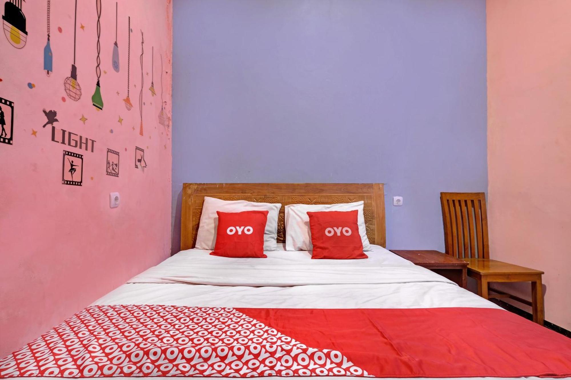Oyo Life 92877 Hotel Rainbow 7296 세마랑 외부 사진
