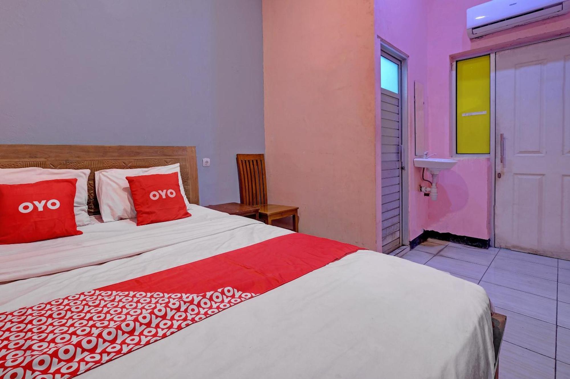 Oyo Life 92877 Hotel Rainbow 7296 세마랑 외부 사진