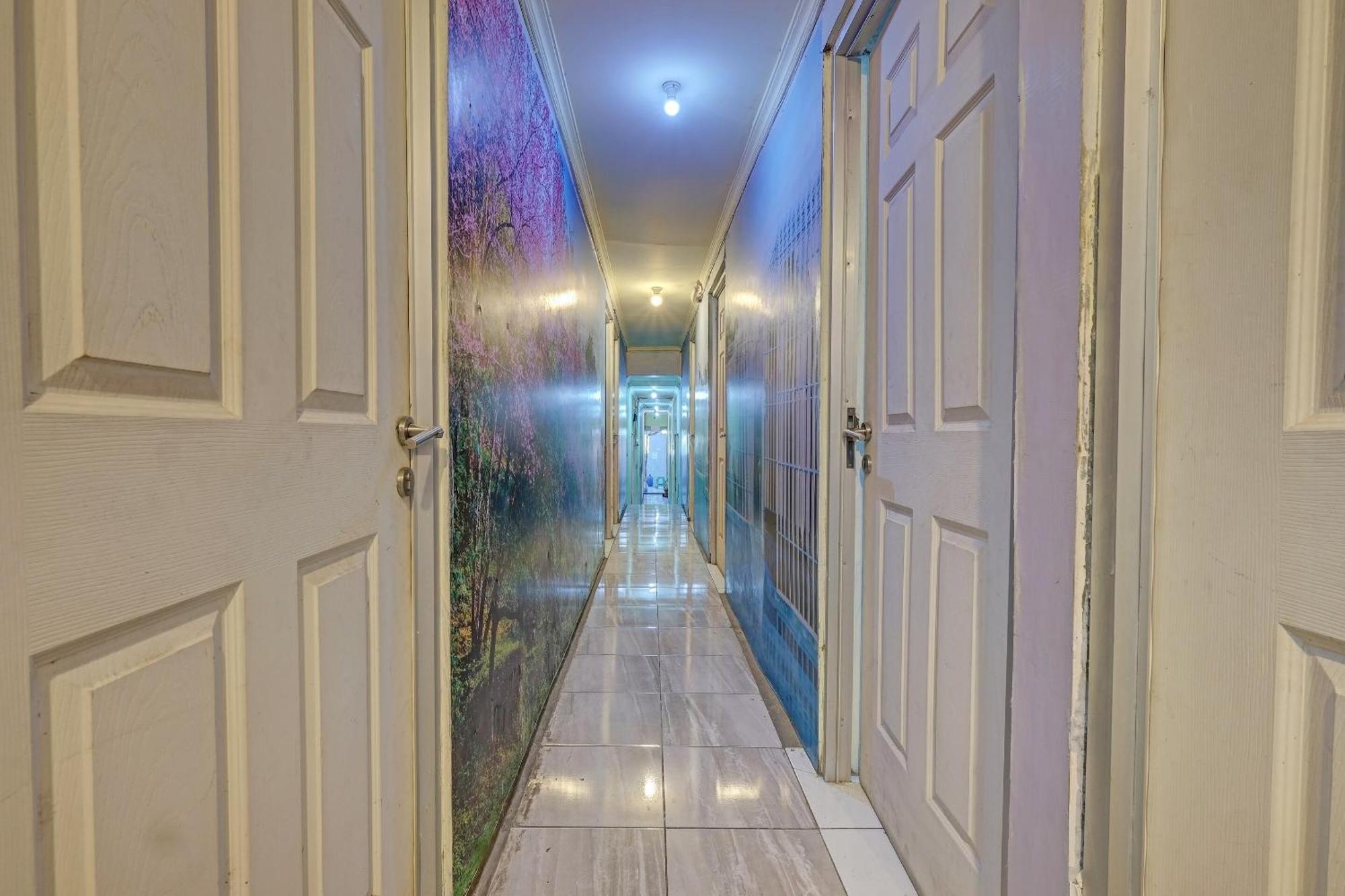 Oyo Life 92877 Hotel Rainbow 7296 세마랑 외부 사진
