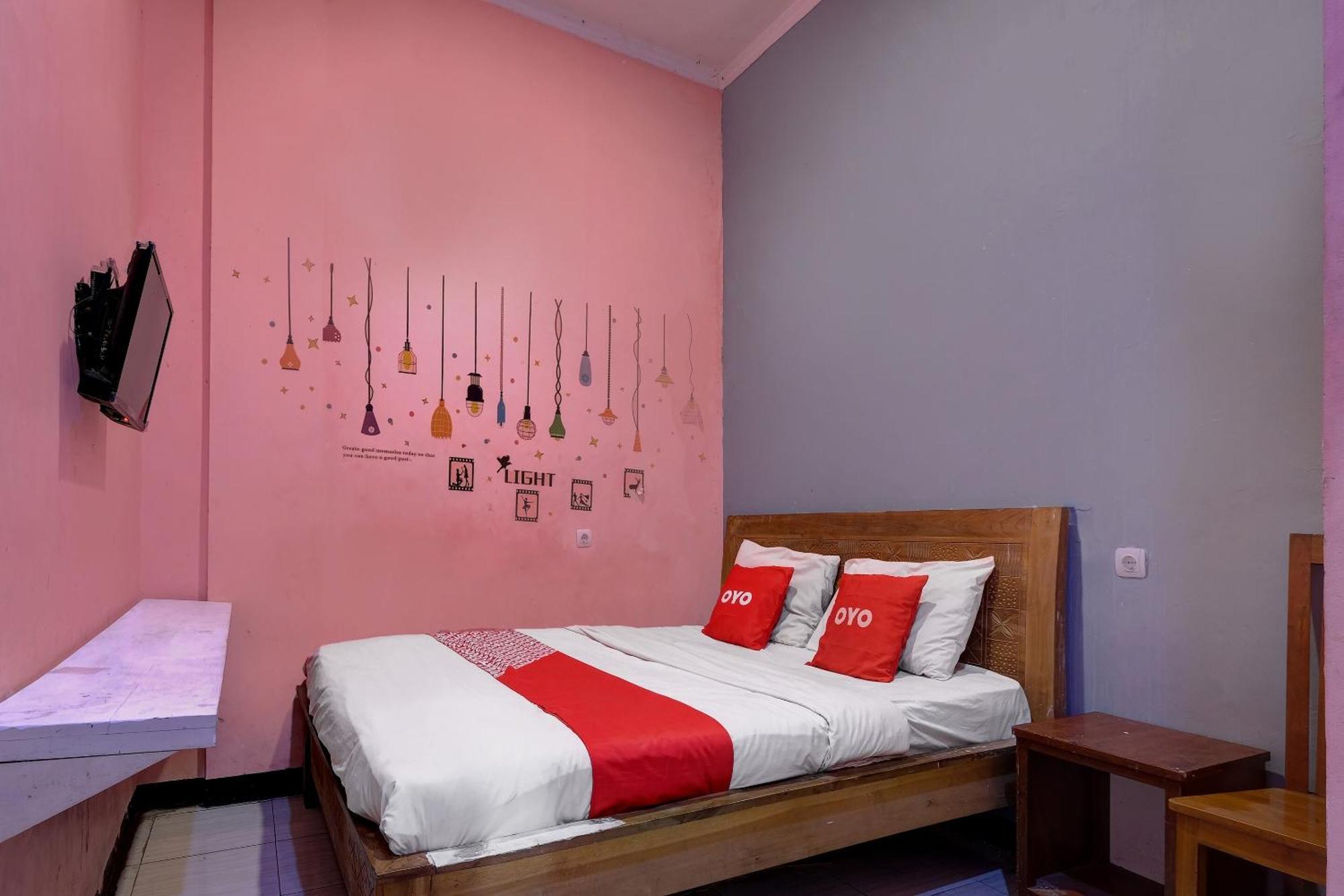 Oyo Life 92877 Hotel Rainbow 7296 세마랑 외부 사진