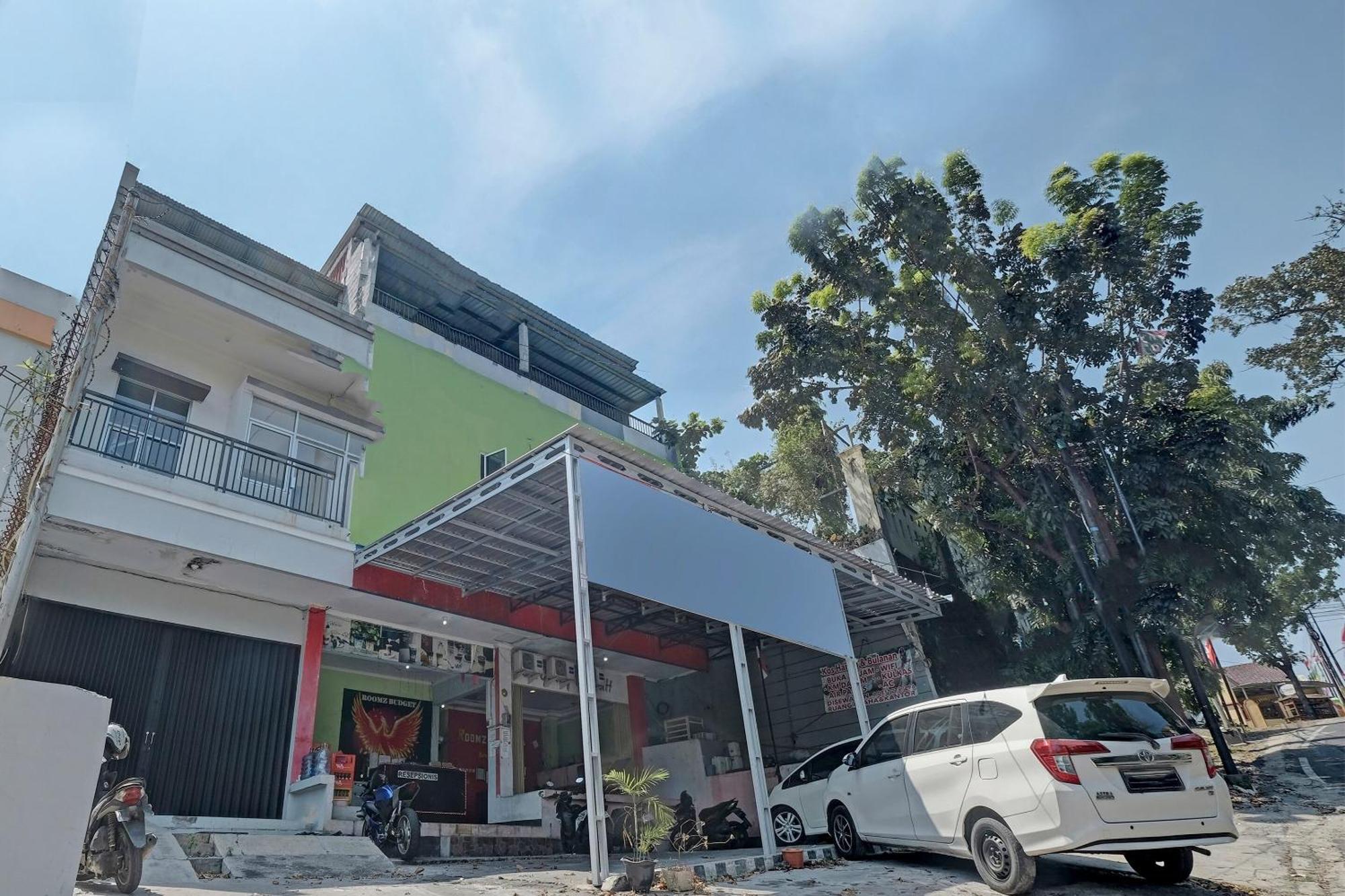 Oyo Life 92877 Hotel Rainbow 7296 세마랑 외부 사진