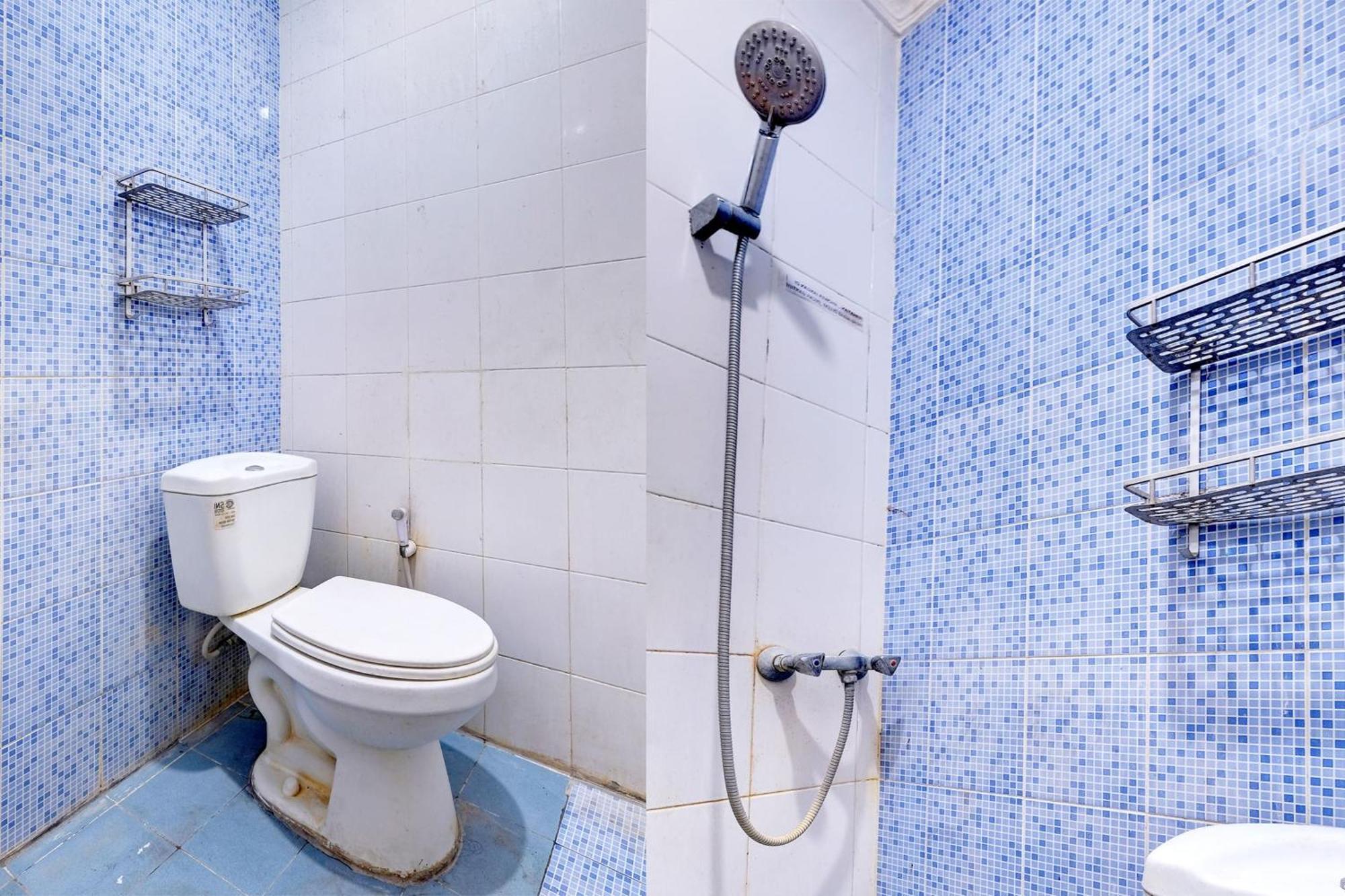 Oyo Life 92877 Hotel Rainbow 7296 세마랑 외부 사진